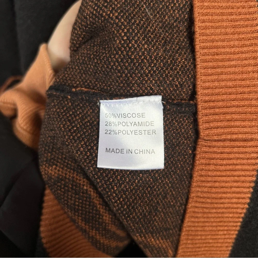 Floral black & orange sweater // large - Picture 4 of 4